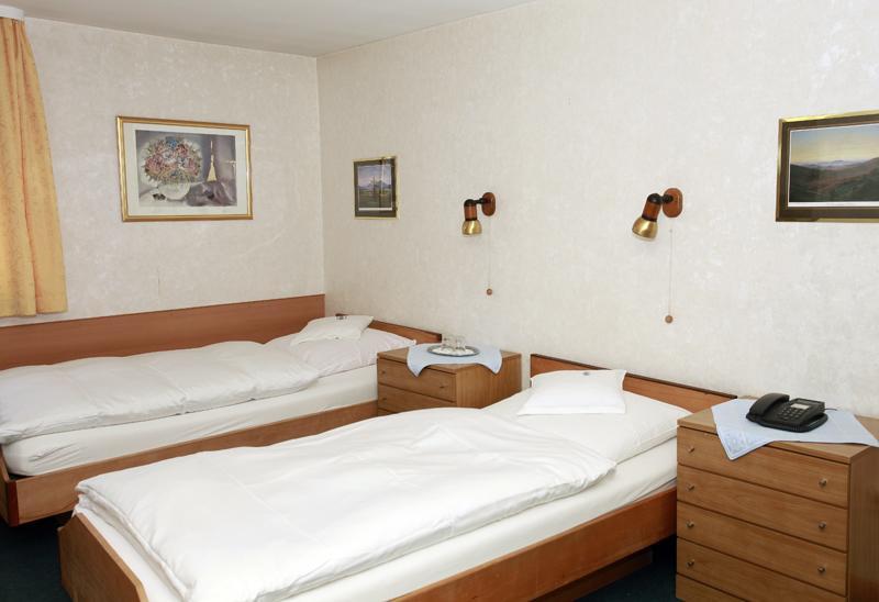 Hotel Haus Isenburg Neu-Isenburg Exterior foto